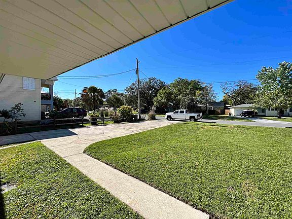 2nd image of 3200 Bayou Dr