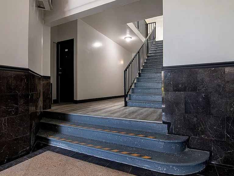 Michigan Avenue Apartments — Photo 103