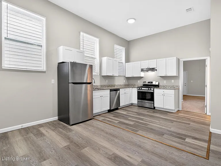 718 Camp St — Photo 10