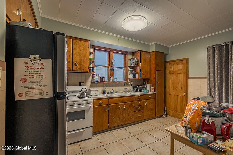 4th image of 357 Forest Avenue