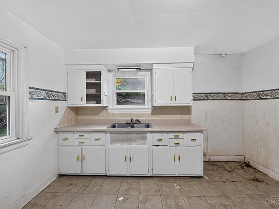 5th image of 1824 Sterling Ave