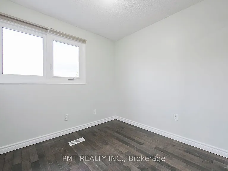 26 Granada Cres — Photo 21