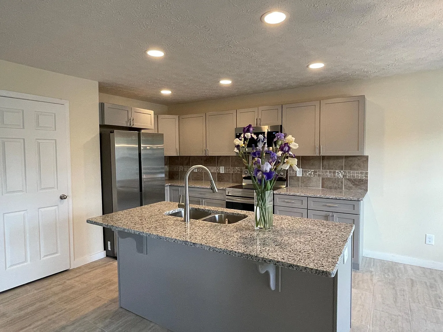 4 bed, 1842 sqft, $1,995 — Photo 3