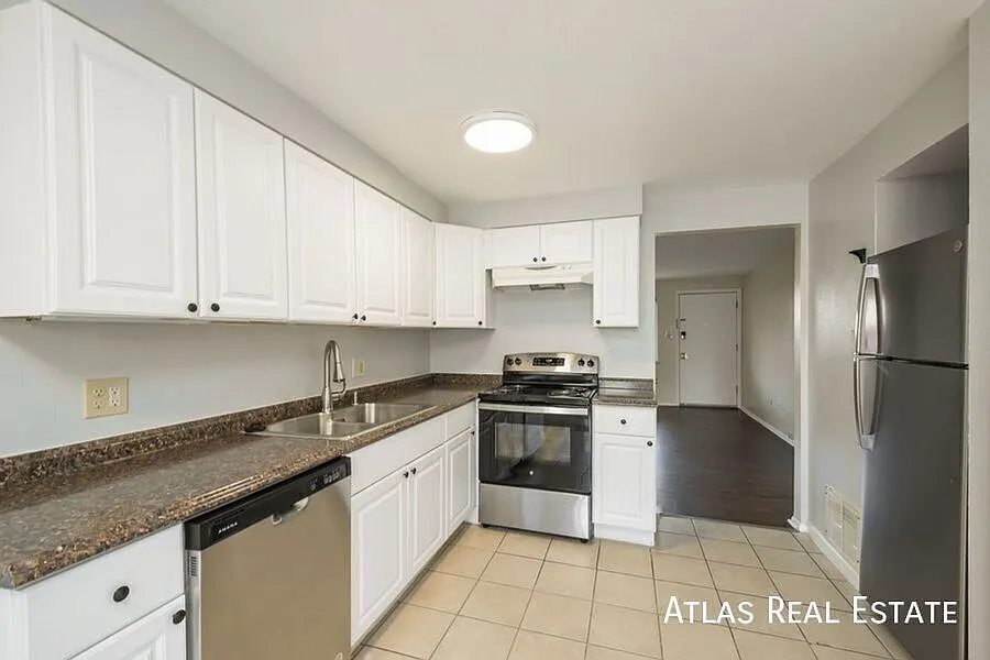 6484 W 13th Avenue — Photo 4