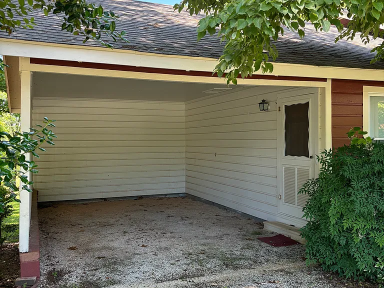 521 N Howard Ave — Photo 3
