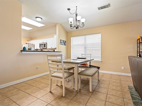 5th image of 327 Mammoth Springs Ln