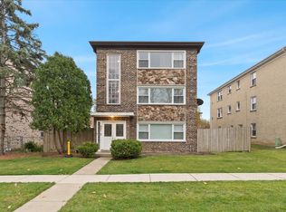 821 E Lilly Ln APT 2, Palatine, IL 60074
