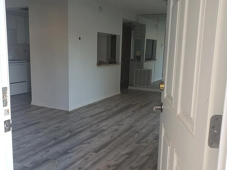 128 Camphor Cir #B — Photo 3