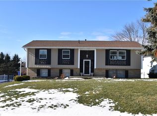 709 Meadowridge Ave NW, Canton, OH 44708