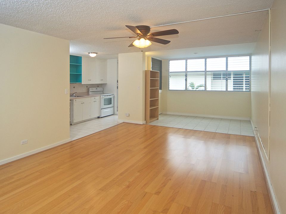 View from entry to kit/lanai