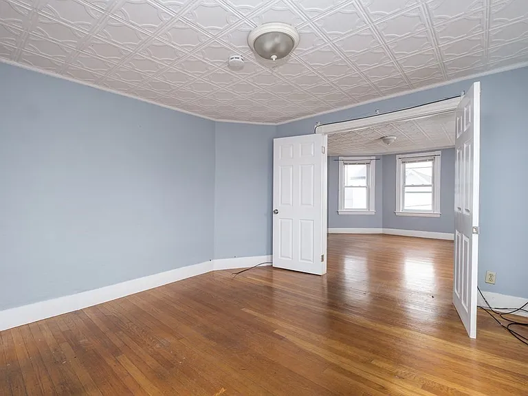 20 Cottage St #3L — Photo 4