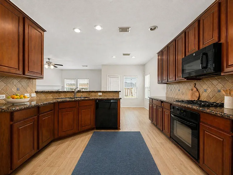 21426 Venture Park Dr — Photo 4