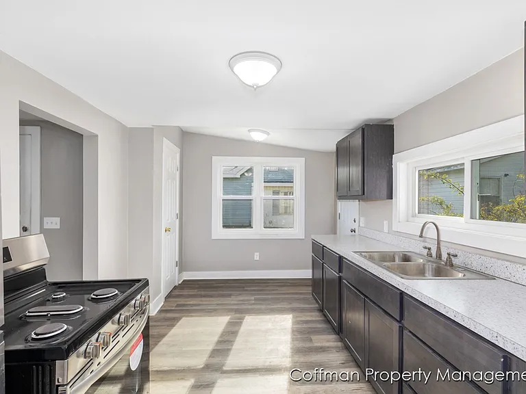 2065 Johanna Ave SW — Photo 5