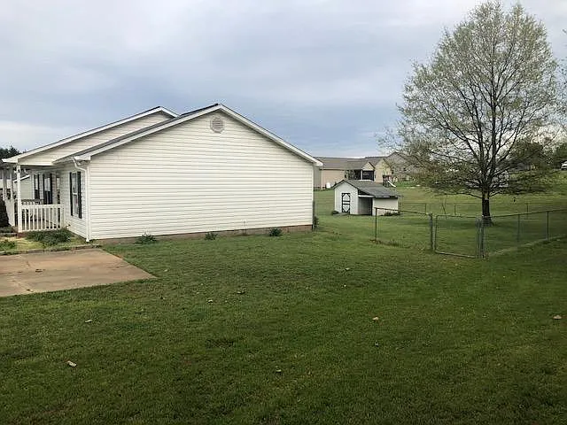 3 bed, 1300 sqft, $1,500 — Photo 2
