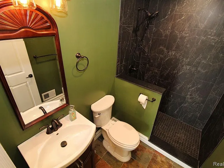 37752 Huron Pointe Dr — Photo 17