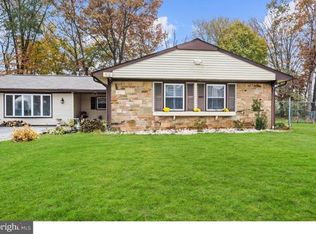 53 Glover Ln, Willingboro, NJ 08046