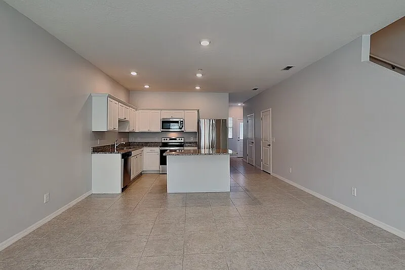 3 bed, 2.5 bath, 1582 sqft, $2,299 — Photo 4