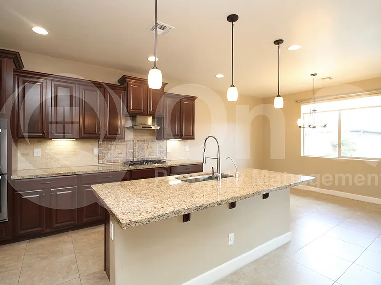 10608 E Lincoln Ave — Photo 2