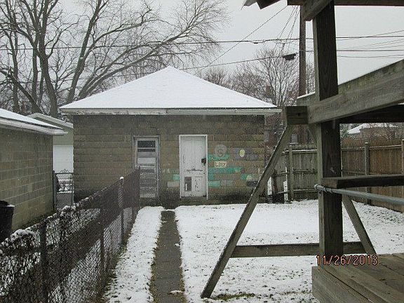 3rd image of 146 E 4th St