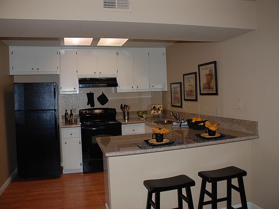 3rd image of 5121 Garfield Ave APT 34