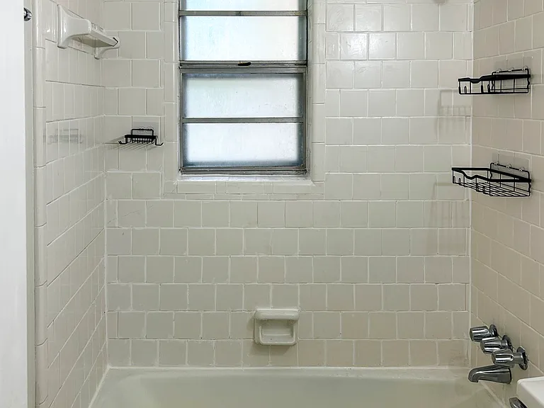 1615 Creighton Rd #B — Photo 9