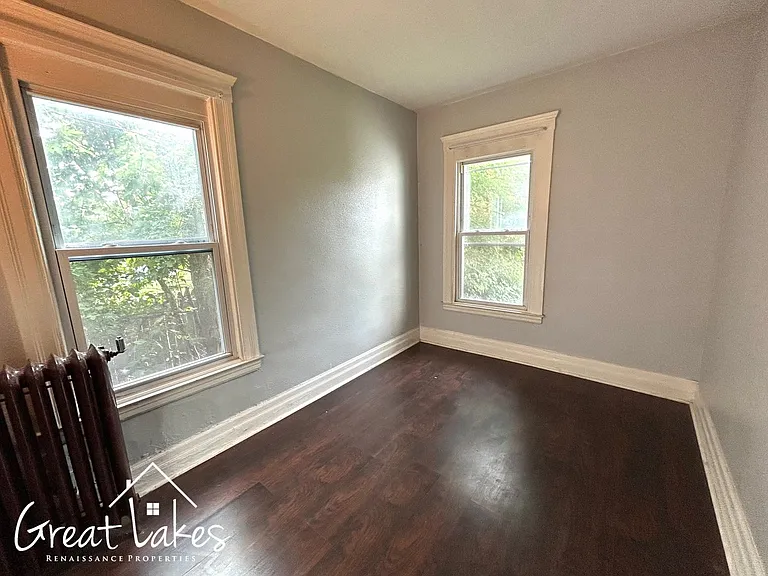 645 Gladstone St — Photo 11