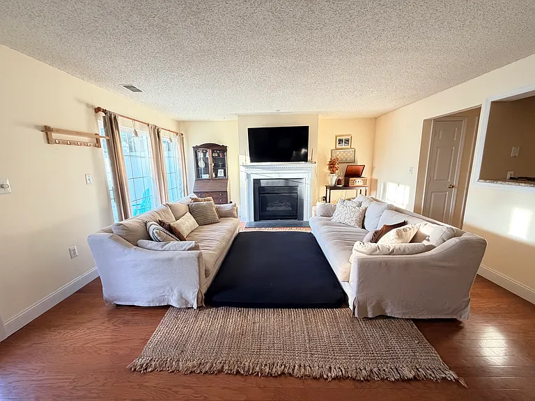12 Fiddlers Elbow Ct — Photo 4