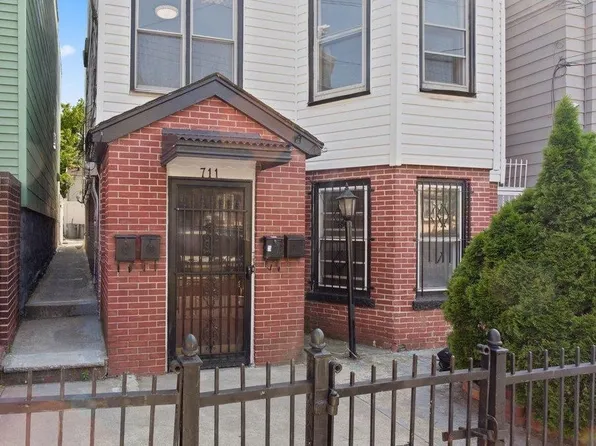 711 12th St, Union City, NJ 07087