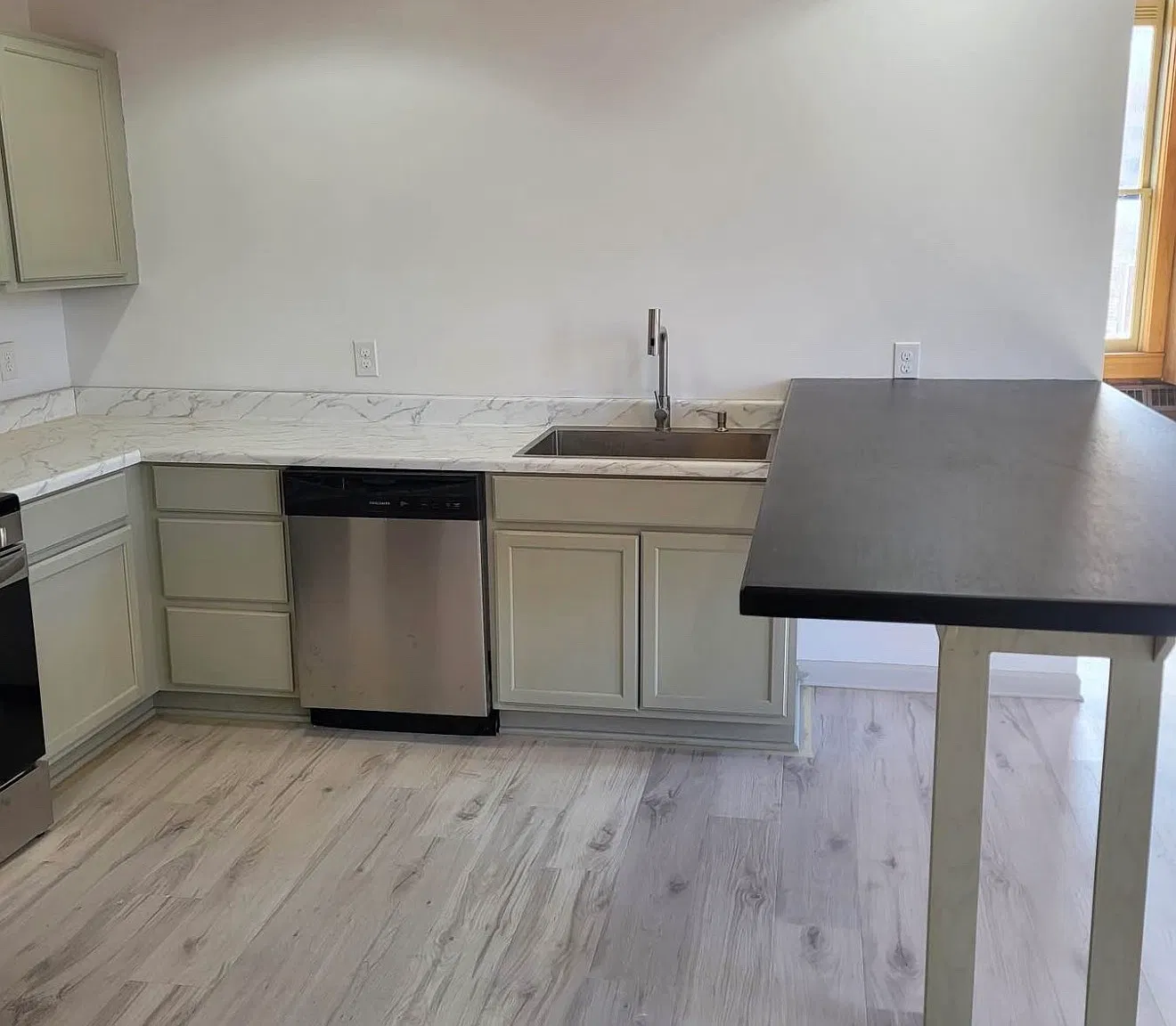 1 bed, 800 sqft, $1,745 — Photo 3