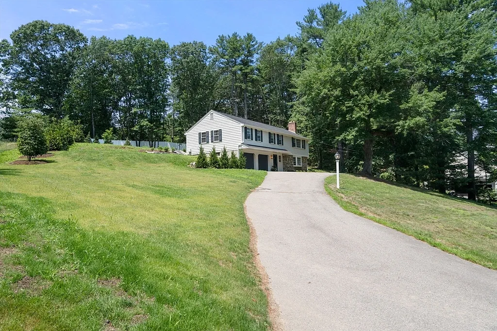 3 bed, 2.0 bath, 1842 sqft, $5,600 — Photo 4