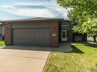 2731 S Theodore Ave, Sioux Falls, SD 57106
