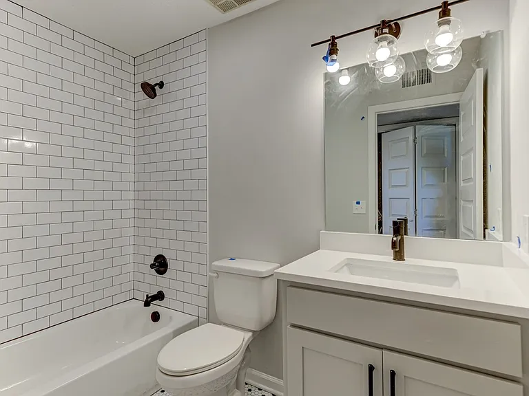 2326 Brittany Dr — Photo 10