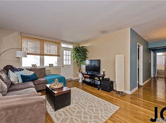 3rd image of 210 E Broadway APT 2E