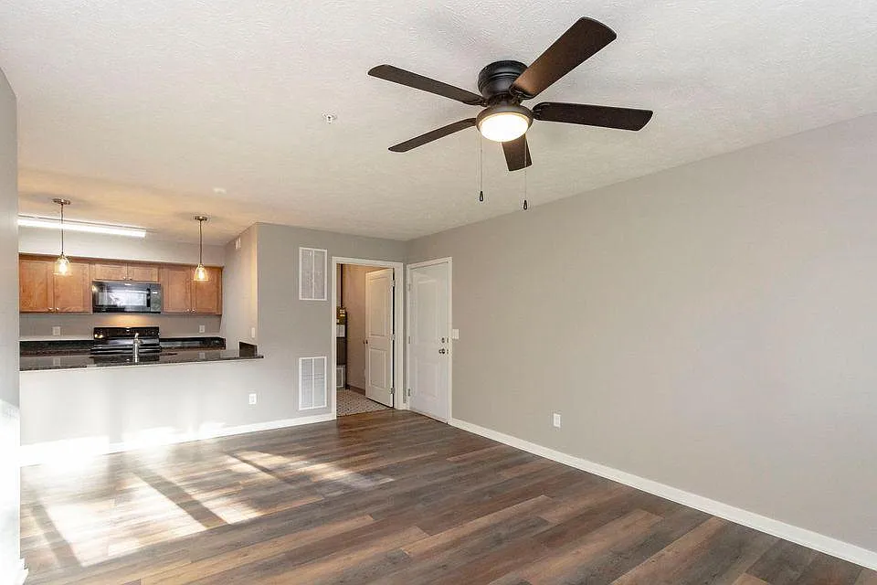 Building Photo - 2410 Lynn St #3