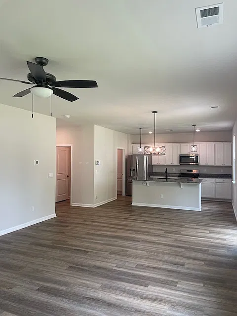 4 bed, 2.5 bath, 2340 sqft, $2,395 — Photo 2