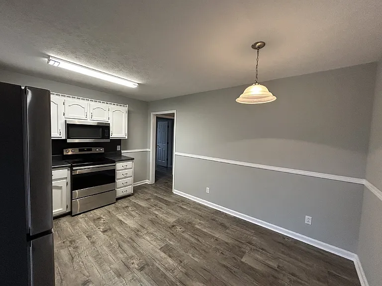 3522 Southmeade Dr — Photo 2