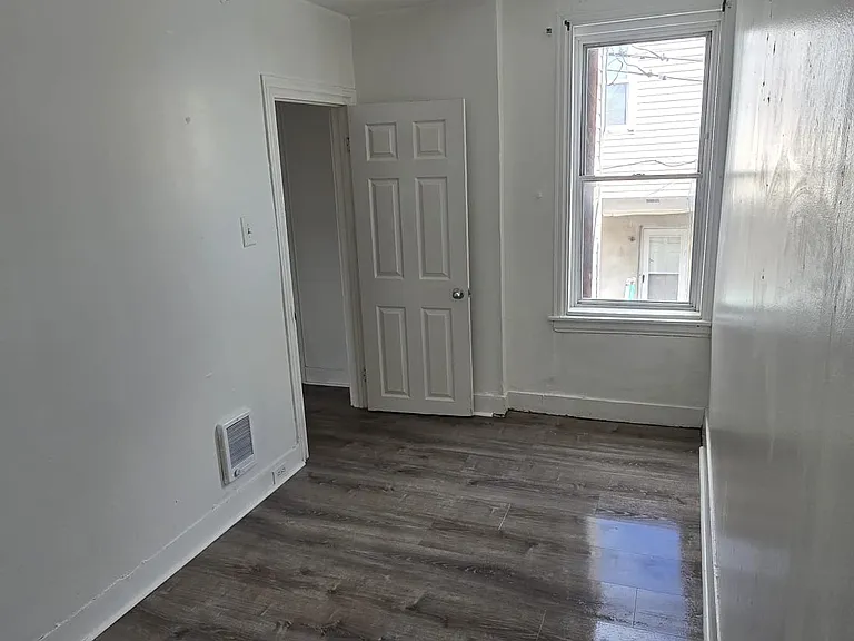 3513 Dillman St — Photo 3