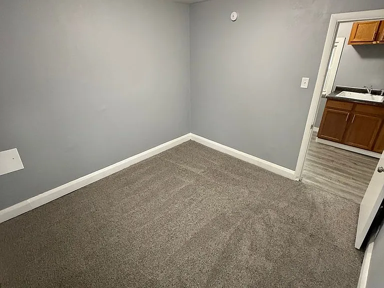 722 Coyne Ave — Photo 2