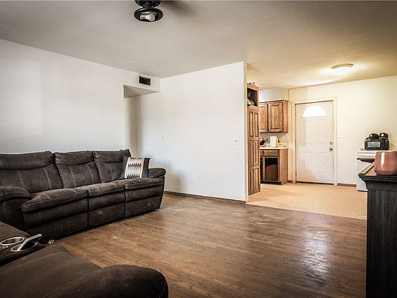 4th image of 603 S Ash St
