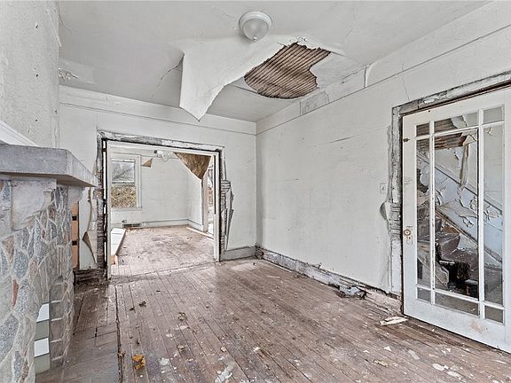 2nd image of 435 E Burgess St