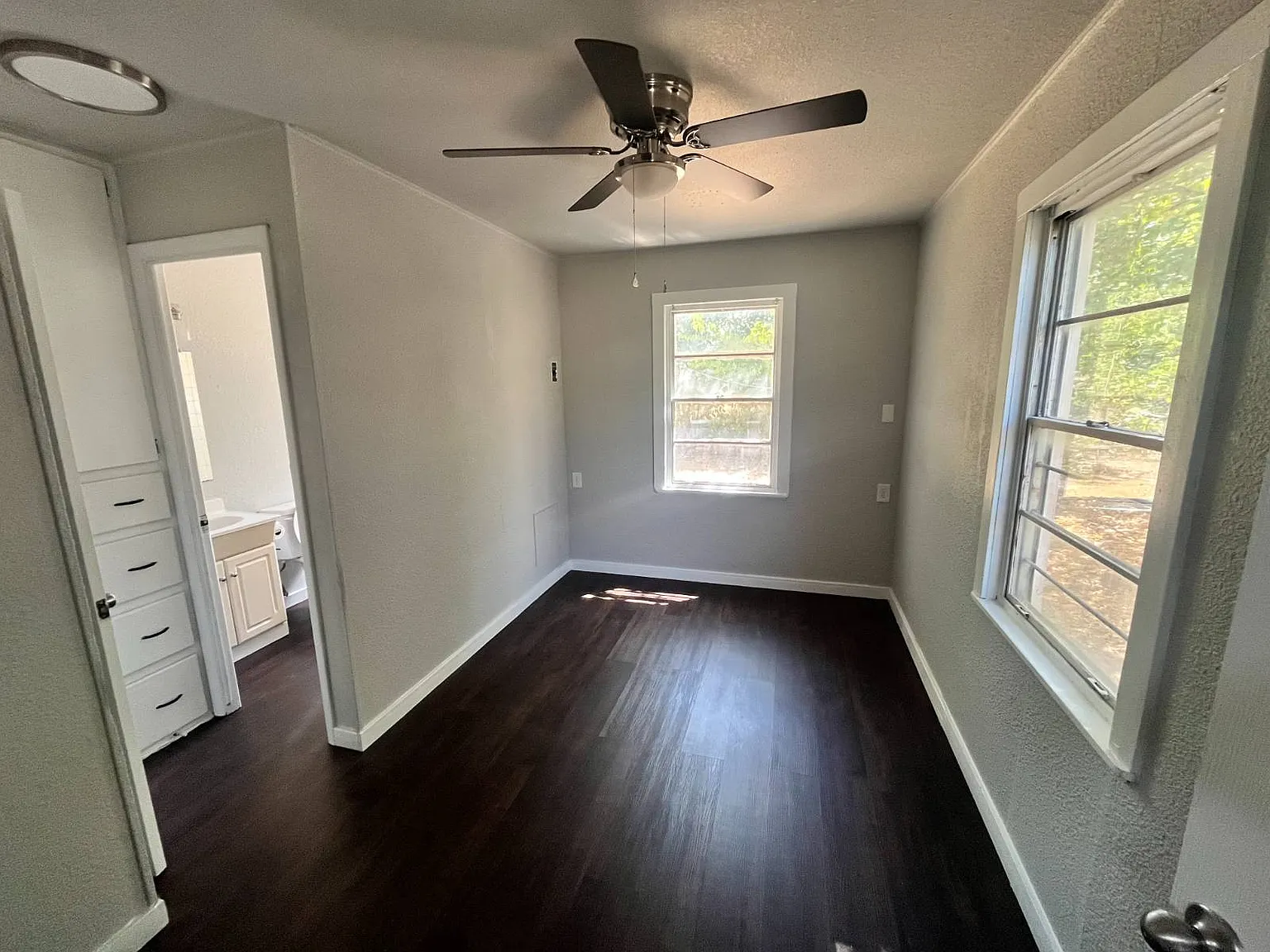 1 bed, 1.0 bath, $800 — Photo 2