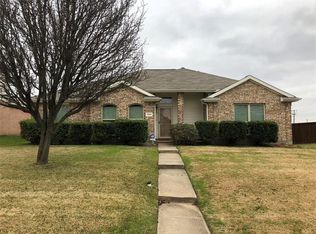 1349 Fieldstone Dr, Desoto, TX 75115