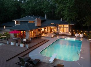 1 Squirrel Ln, North Oaks, MN 55127