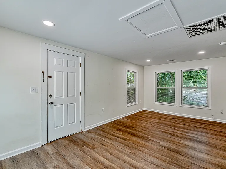 831 John B White Sr Blvd #C — Photo 2