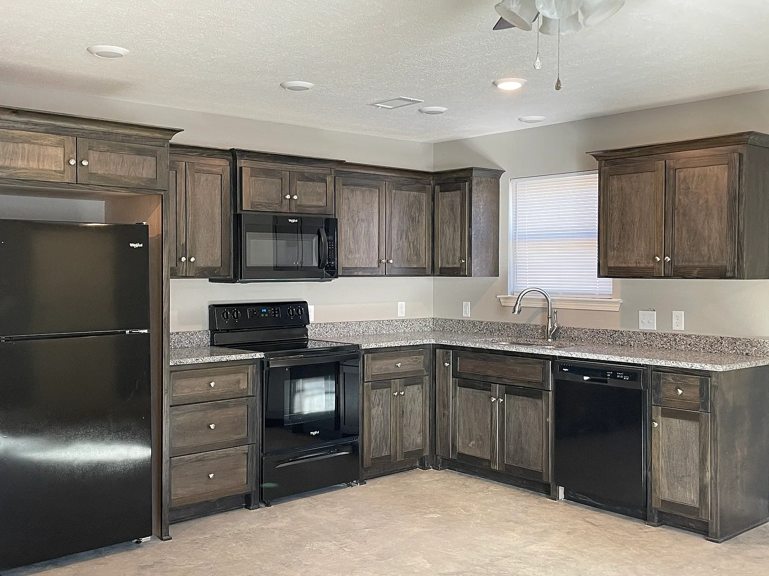 2 bed, $1,000 — Photo 4