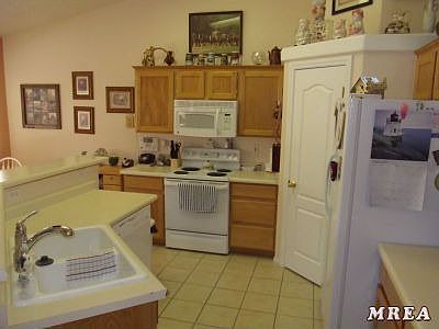 Kitchen/ Kitchen island