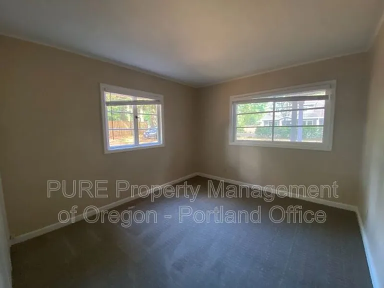 3550 Lake Grove Ave — Photo 17
