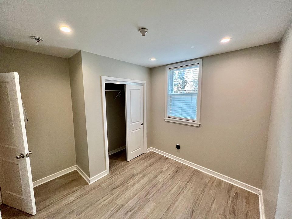bedroom 2 with closet