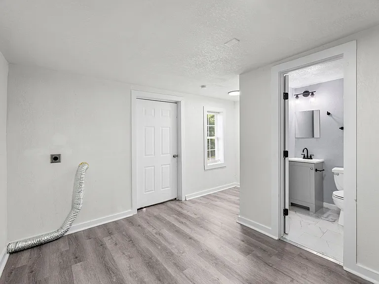 9113 Askew Ave — Photo 6