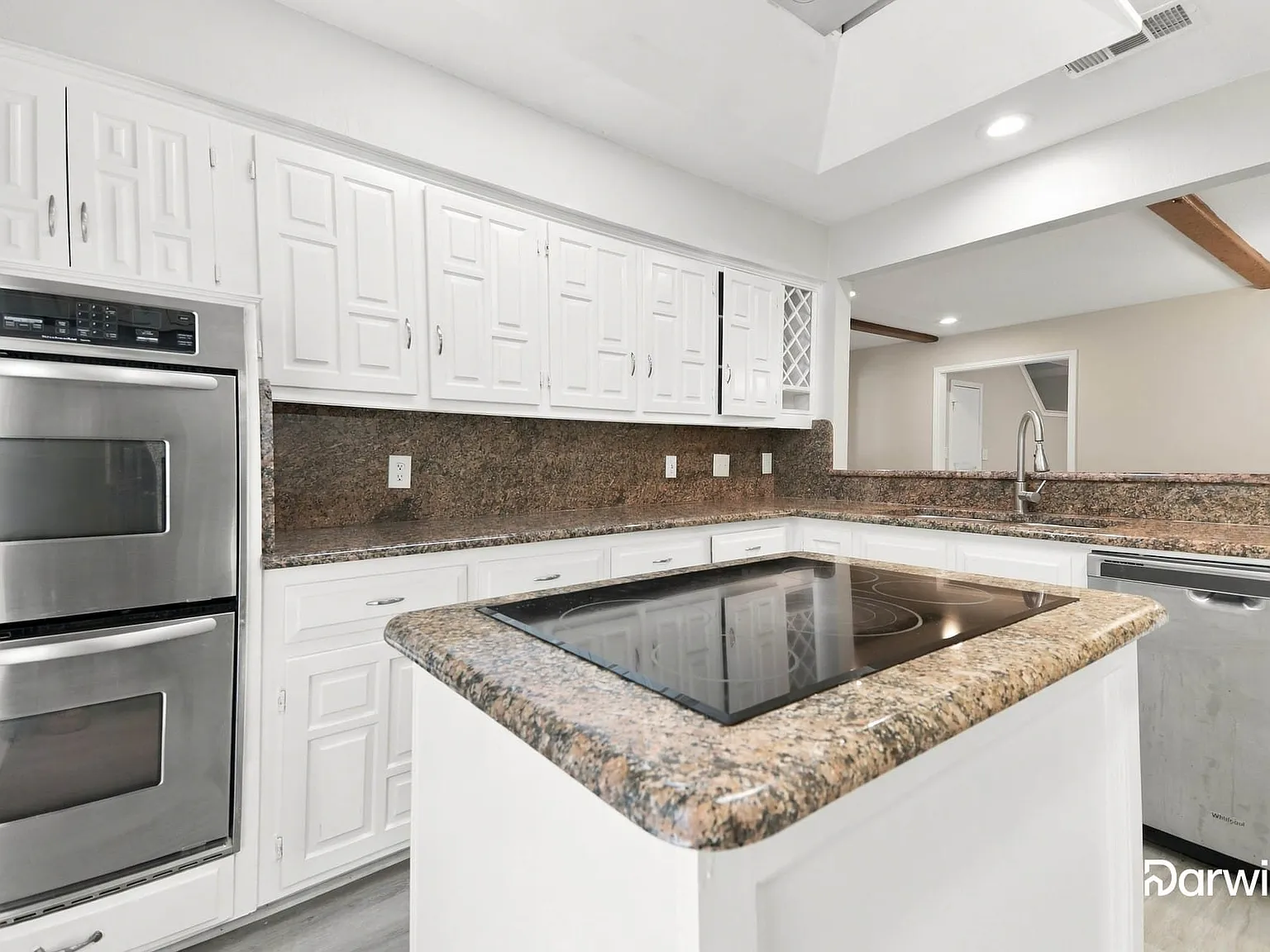 6 bed, 4.5 bath, 3337 sqft, $3,490 — Photo 2